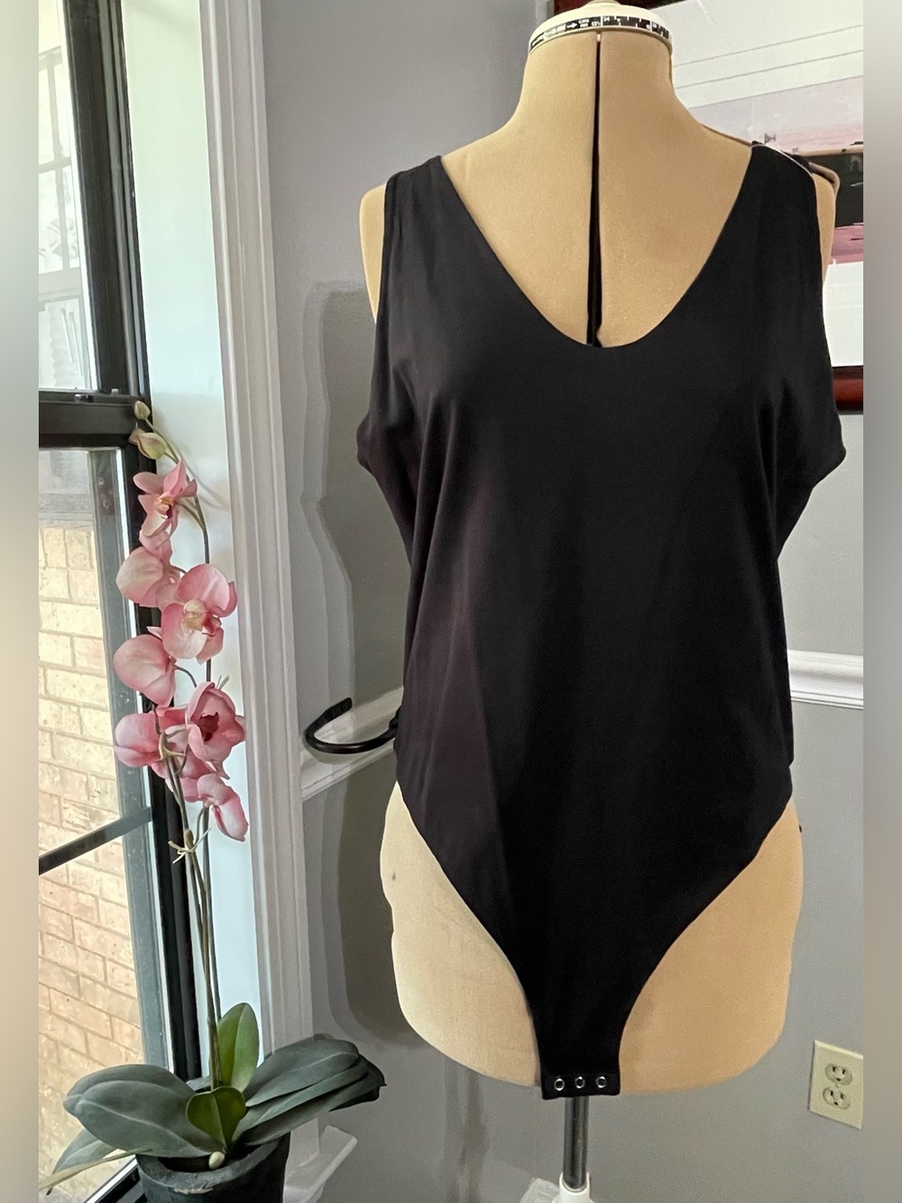 LOFT Black V-Neck Sleeveless Bodysuit
